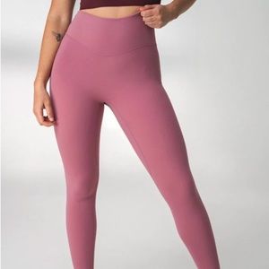 BALANCE ATHLETICA Cloud Pant. Size Small. Color: Rhodonite.
